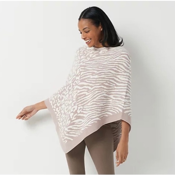 Barefoot Dreams Sweaters - NWOT Barefoot Dreams poncho one size animal print cozychic ultra lite tan